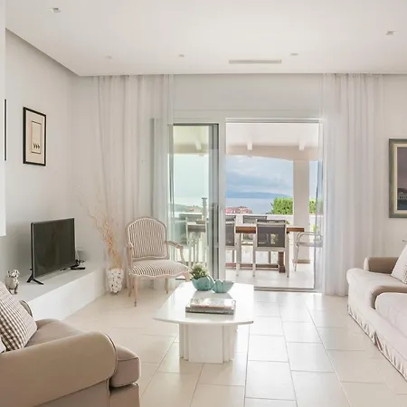 Feinikas Villa Metaxáta